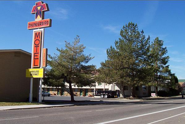 بوكاتيلو Thunderbird Motel المظهر الخارجي الصورة